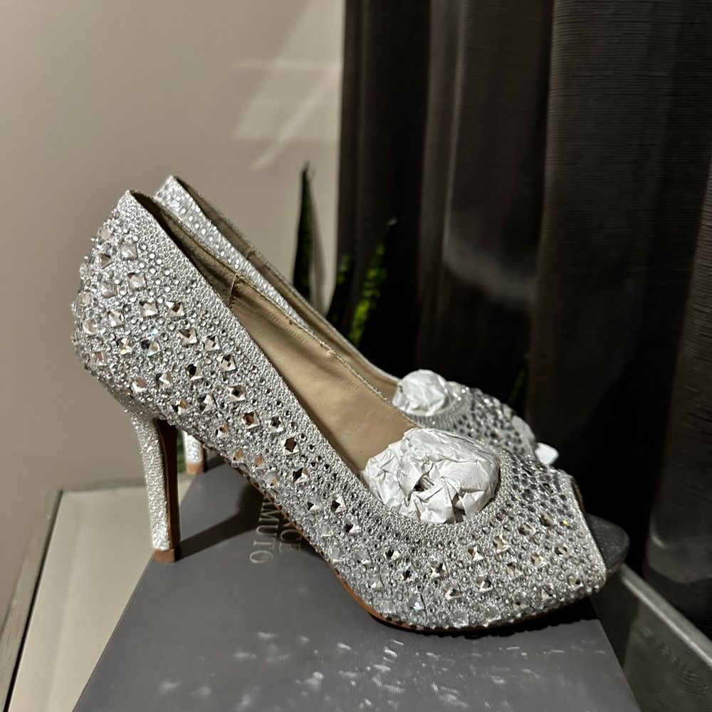 New Vince Camuto mirror sparkle pumps 8.5